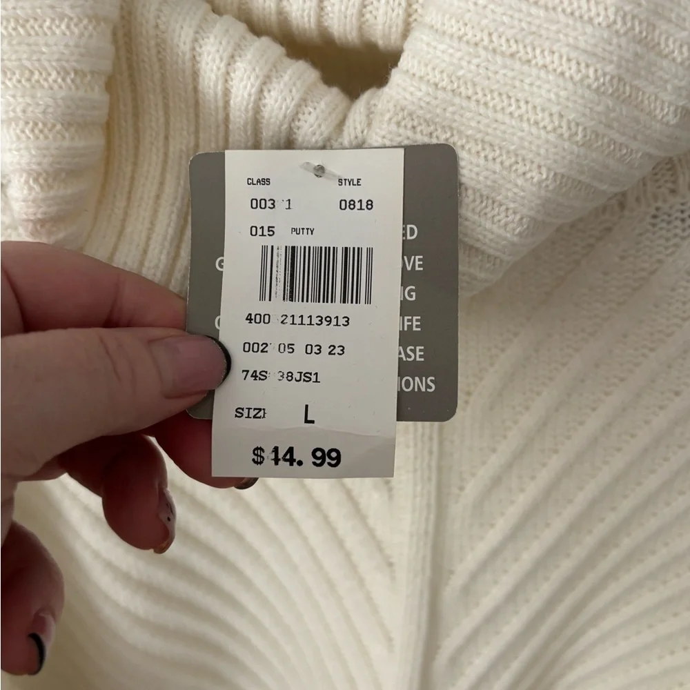 Elegant Cream Women's Sweater - Picture 3 of 3